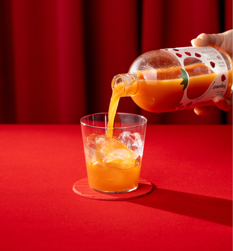 グラスに注ぐイメージ